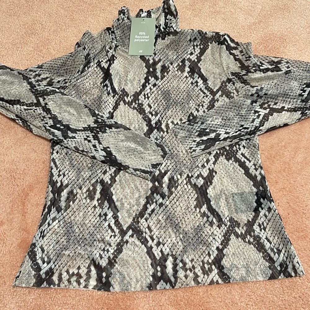 H&M brand new long sleeve thin women’s top